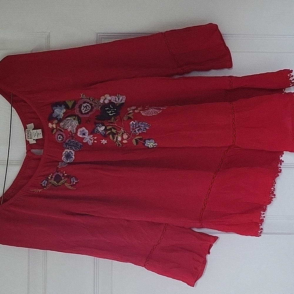 Embroidered 3/4 sleeve top